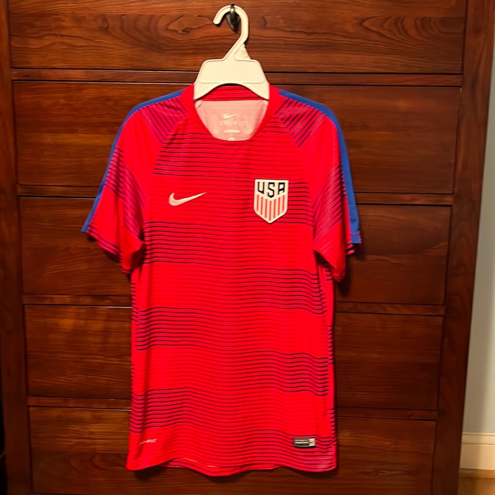 USA SOCCER JERSEY Nike, rarely used, Small Adult.